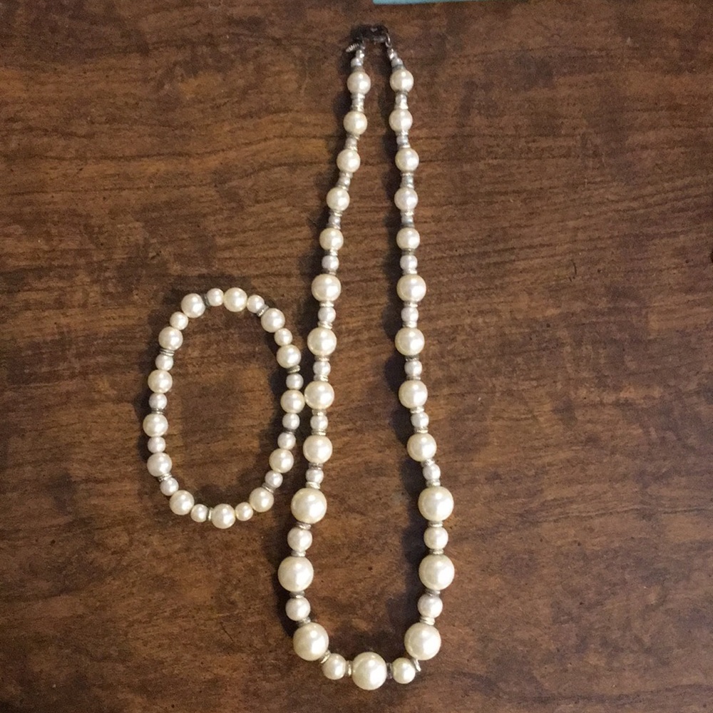 Pearl necklace & bracelet